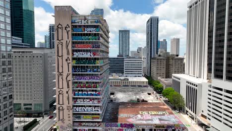 Graffiti-Aéreo-Edificio-Pintado-En-Miami,-Florida