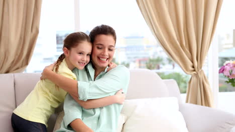 Happy-mother-and-daughter-on-the-couch