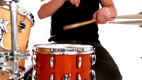 Schlagzeuger-Spielt-Sein-Schlagzeug