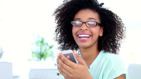 Pretty-businesswoman-talking-on-her-phone