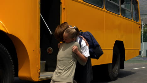 Mother-dropping-her-little-girl-to-school-bus