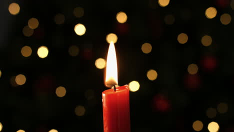 Kerze-Brennt-Zur-Weihnachtszeit
