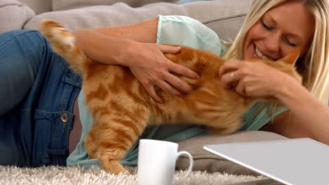 Happy-blonde-with-her-cat