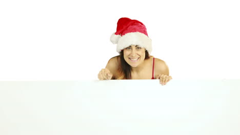 Belleza-Morena-Con-Sombrero-De-Papá-Noel-Mostrando-Cartel-Blanco