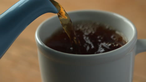 Hot-tea-pouring-into-blue-cup