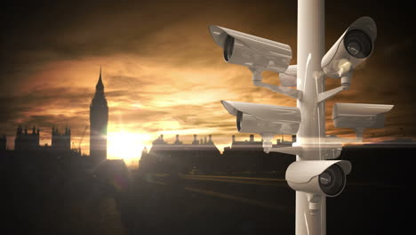 CCTV-Kameras-über-Einer-Viel-Befahrenen-Straße-In-London-