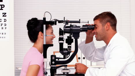 Optician-examining-a-patients-eyes