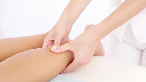 Physiotherapeut-Macht-Eine-Fußmassage