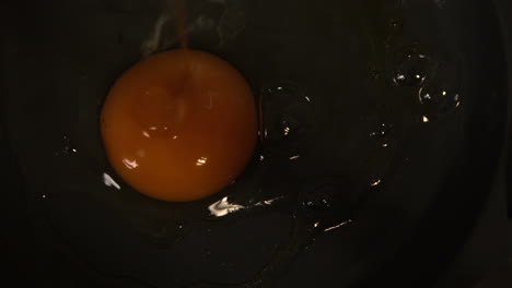 Egg-cooking-in-frying-pan