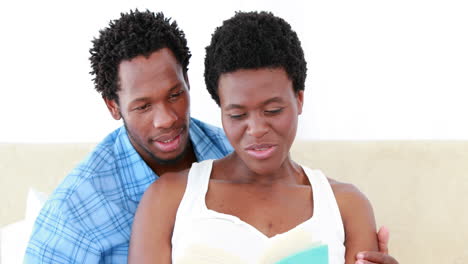 Pregnant-woman-and-her-husband-reading-a-book