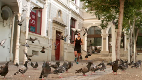 Apuesto-Joven-Corriendo-