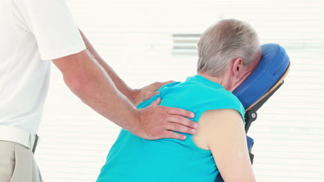 Physiotherapist-doing-back-massage-to-his-patient