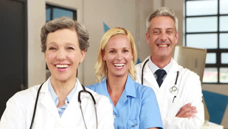 Retrato-Del-Equipo-Médico-Sonriente