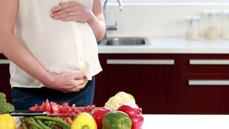 Pregnant-woman-slicing-vegetables