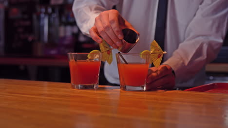 Bartender-pouring-cocktails-on-counter