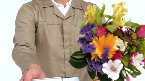 Postbote-Hält-Blumen-Und-überreicht-Dokument