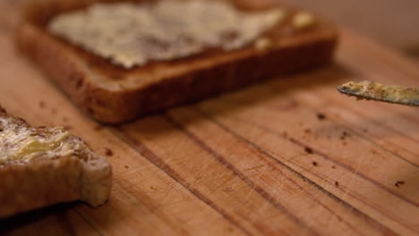 Mantequilla-Para-Untar-Sobre-Una-Tostada-Caliente