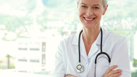 Happy-female-doctor-looking-at-camera-with-arms-crossed