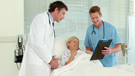 Doctors-showing-clipboard-to-patient