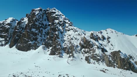 Contornos-Naturales,-Texturas-Rugosas,-Terreno-Moldeado,-Nieve-Intacta,-Antena