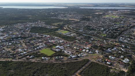 Vogelperspektive-Der-Stadt-Esperance-In-Westaustralien,-Luftdrohne-Im-Orbit