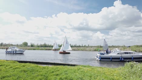 Fluss-Waveney-Suffolk-Broads-Tourismus-Wasserstraßen-Freizeit-Segeln-Aktivität