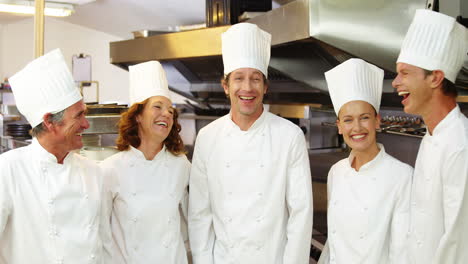 Grupo-De-Chefs-Posando-Y-Sonriendo