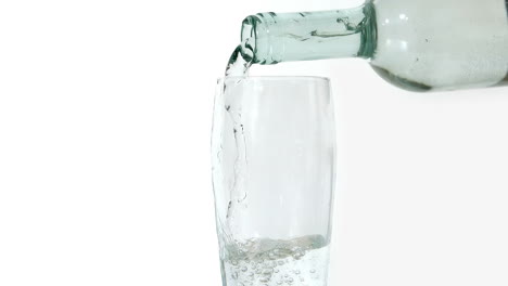 Wasser-In-Ein-Glas-Gießen