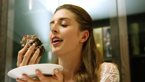 Pretty-girl-eating-chocolate-dessert