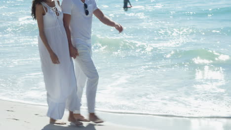 Couple-holding-hands-while-walking