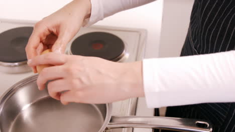 Woman-preparing-some-eggs-