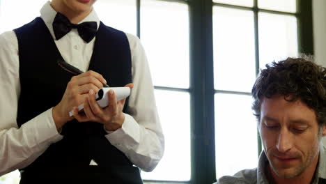 Waitress-taking-an-order-in-restaurant