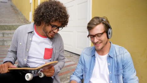 Young-man-interacting-with-his-friend