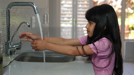 Little-girl-washing-her-hands