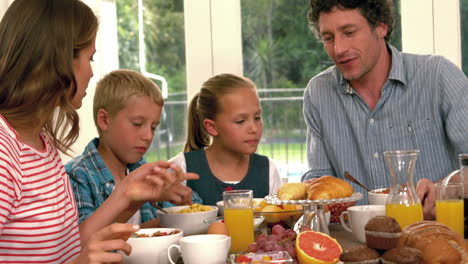 Cute-family-having-breakfast