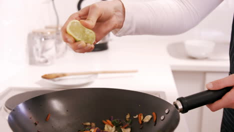 Close-up-on-a-woman-preparing-the-meal