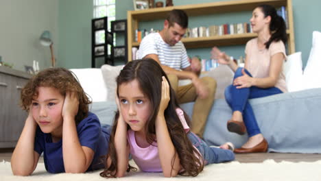 Couple-arguing-in-front-of-children