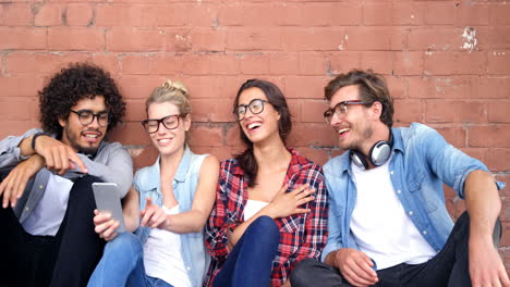 Friends-looking-at-smartphone