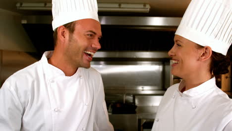 Chefs-Sonrientes-De-Pie