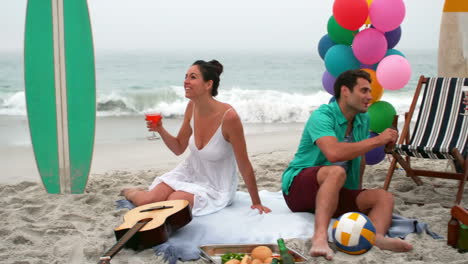 Smiling-friends-meeting-at-the-beach