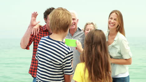 Kinder-Machen-Fotos-Von-Ihrer-Familie