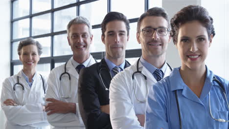Portrait-of-smiling-doctors