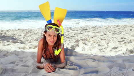 Smiling-brunette-with-snorkeling-equipment