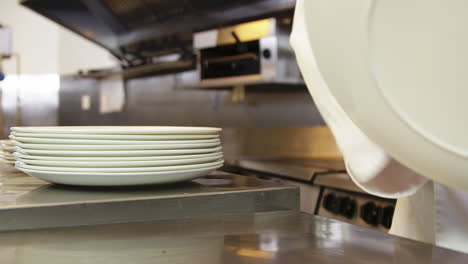 Chef-tidying-up-the-plates