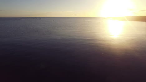 Sonnenuntergang-An-Einem-Wunderschönen-Strand