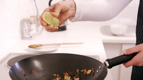 Close-up-on-a-woman-preparing-the-meal