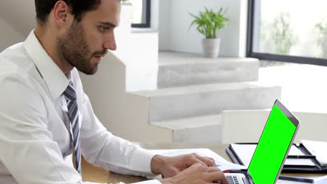 Businessman-typing-in-his-computer