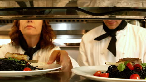 Chefs-handing-over-plates