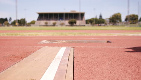 Deportista-Haciendo-Salto-De-Longitud