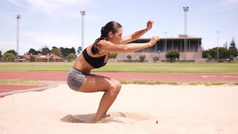 Deportista-Haciendo-Salto-De-Longitud